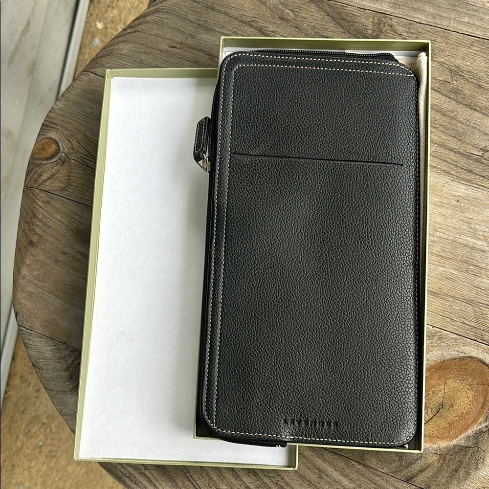NWT! Levenger Black Leather Wallet